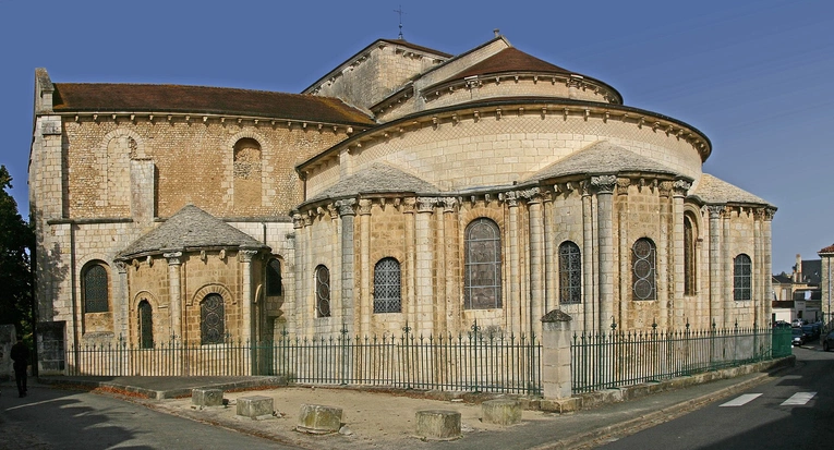 Francja: Coraz więcej podpaleń kościołów