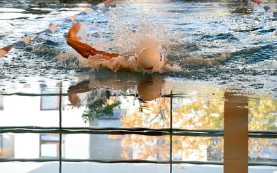 Przepłynęli 9665 długości basenów