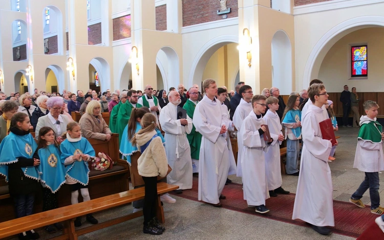 Tarnów-Mościce. Wprowadzenie relikwii bł. Jerzego Popiełuszki