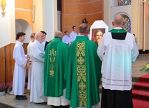 Tarnów-Mościce. Wprowadzenie relikwii bł. Jerzego Popiełuszki