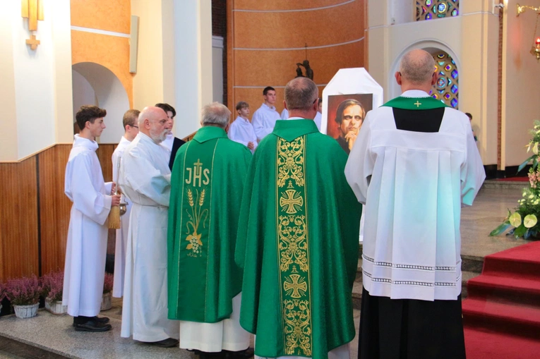 Tarnów-Mościce. Wprowadzenie relikwii bł. Jerzego Popiełuszki