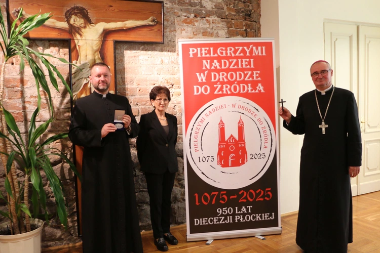 O zbliżającym się jubileuszu diecezji mówili: ks. dr Marcin Sadowski, Barbara Rydzewska z Muzeum Mazowieckiego w Płocku i bp Szymon Stułkowski.
