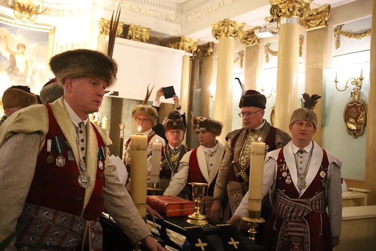 Pierwsza część uroczystości pogrzebowych ks. inf. Jerzego Bryły