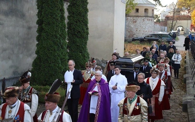 Pierwsza część uroczystości pogrzebowych ks. inf. Jerzego Bryły