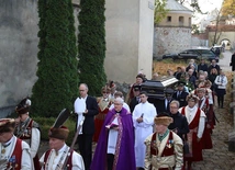 Pierwsza część uroczystości pogrzebowych ks. inf. Jerzego Bryły