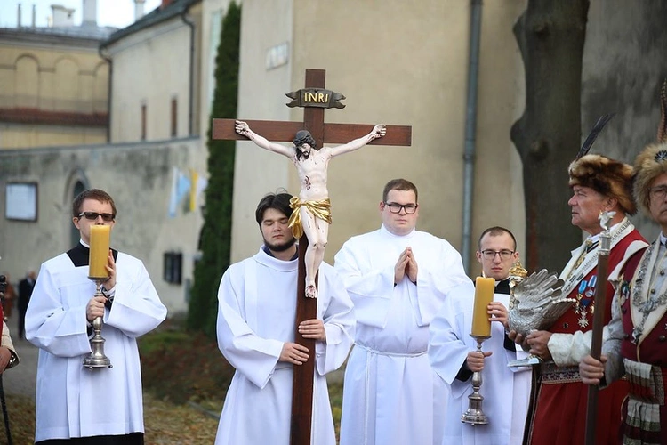 Pierwsza część uroczystości pogrzebowych ks. inf. Jerzego Bryły