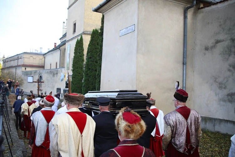 Pierwsza część uroczystości pogrzebowych ks. inf. Jerzego Bryły