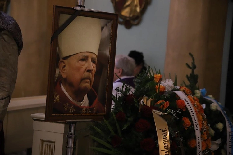 Pierwsza część uroczystości pogrzebowych ks. inf. Jerzego Bryły