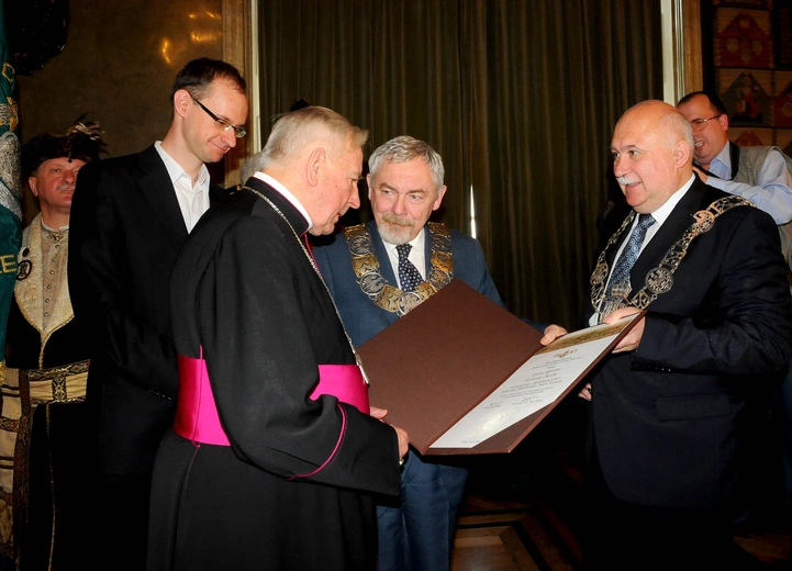 Ks. Jerzy Bryła Honorowym Obywatelem Miasta Krakowa 2014