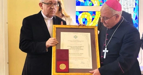 Fundusz Pomocy Misjonarzom Diecezji Opolskiej nagrodzony medalem "Benemerenti in Opere Evangelizationis"