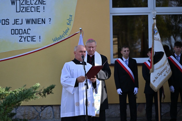 Uroczystości w szkole w Kniewie