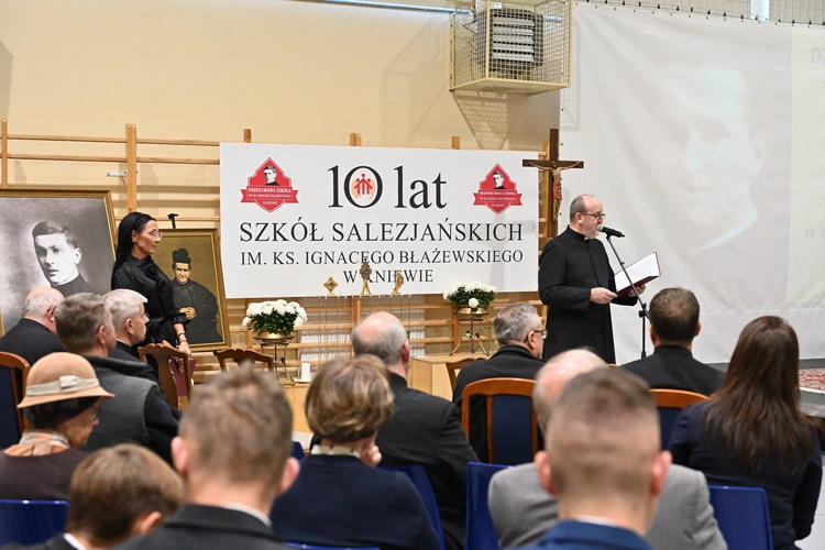 Uroczystości w szkole w Kniewie