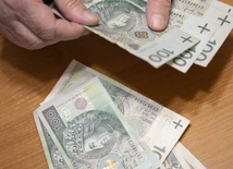 Ponad połowa Polaków chce likwidacji lub ograniczenia świadczenia 800 plus