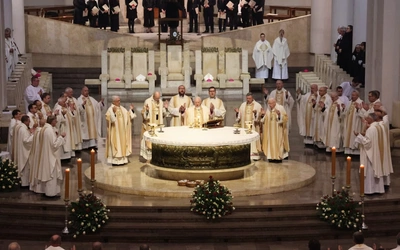 Urodziny abp. Damiana Zimonia w katowickiej katedrze