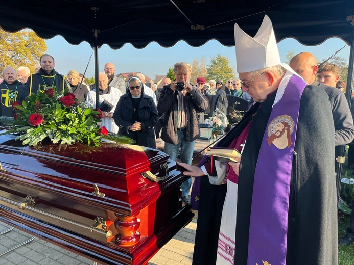 Maków Mazowiecki. Pogrzeb ks. prał. Józefa Śliwki (1930-2024)