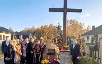 Pamiątkowy obelisk ku czci ks. W. Sedlaka.