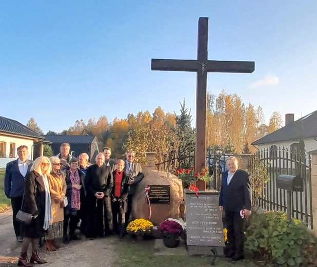 Pamiątkowy obelisk ku czci ks. W. Sedlaka.