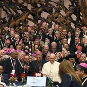 Synod przypomina o konieczności dialogu ze światem