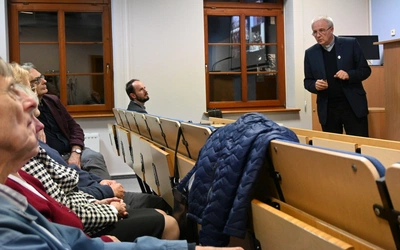Szkodliwe urojenie czy pole dialogu i wartości?
