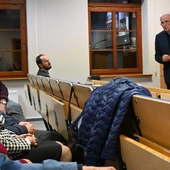Szkodliwe urojenie czy pole dialogu i wartości?