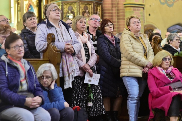 Usłyszała głos: "Stworzysz róże różańcowe"