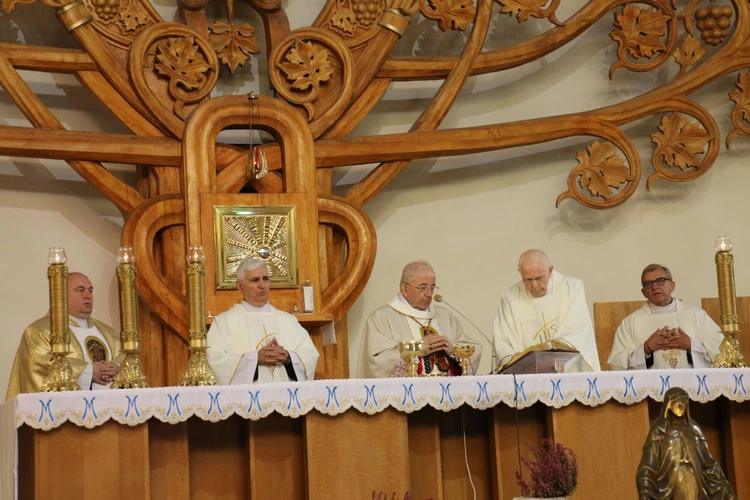 Płock. 25. rocznica poświęcenia kościoła w parafii św. Jadwigi Królowej