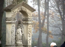 W uroczystość Wszystkich Świętych katolik ma obowiązek udziału w Mszy św.
