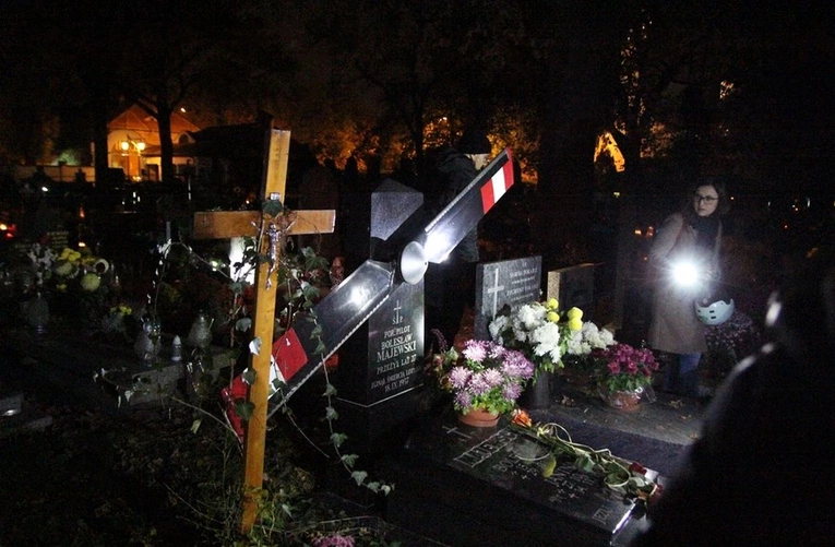 Zaduszki przy Bujwida