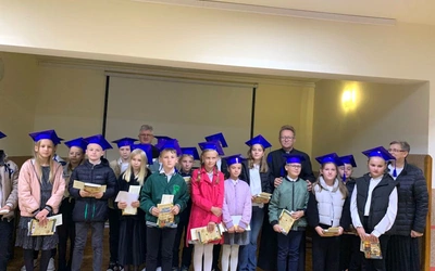 Dzieci poznają Biblię