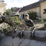 Niemieccy żołnierze pomagają w Bodzanowie