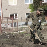 Niemieccy żołnierze pomagają w Bodzanowie