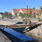 Niemieccy żołnierze pomagają w Bodzanowie
