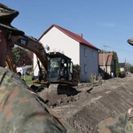 Niemieccy żołnierze pomagają w Bodzanowie
