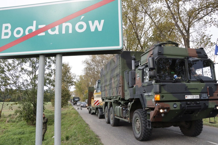 Niemieccy żołnierze pomagają w Bodzanowie