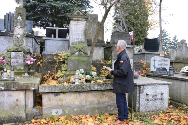 Zabytkowy nagrobek ks. Justyna Łady