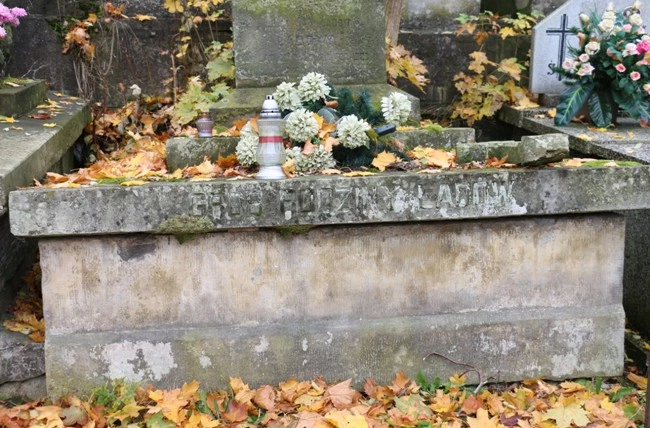 Zabytkowy nagrobek ks. Justyna Łady