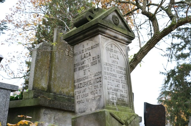 Zabytkowy nagrobek ks. Justyna Łady