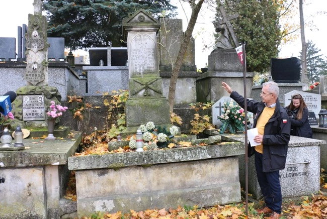 Zabytkowy nagrobek ks. Justyna Łady