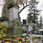 Zabytkowy nagrobek ks. Justyna Łady