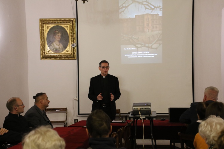 Płock. Prezentacja książki o martyrologium duchowieństwa w KL Soldau