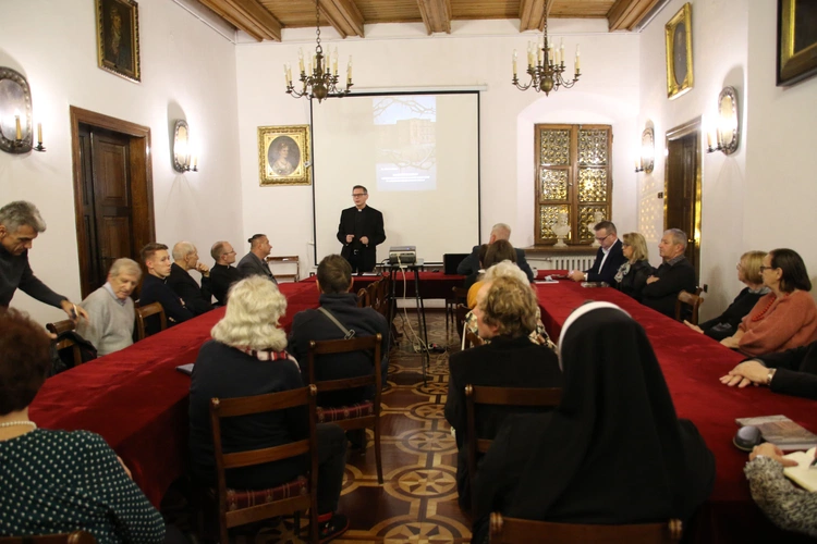 Płock. Prezentacja książki o martyrologium duchowieństwa w KL Soldau
