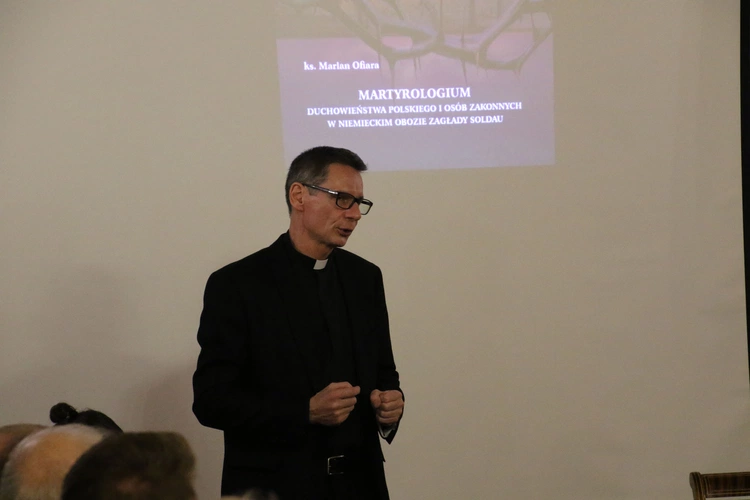 Płock. Prezentacja książki o martyrologium duchowieństwa w KL Soldau