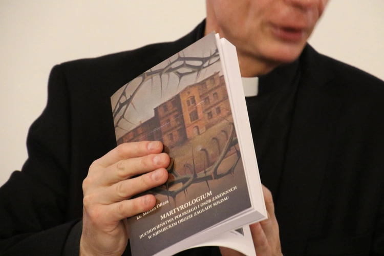 Płock. Prezentacja książki o martyrologium duchowieństwa w KL Soldau