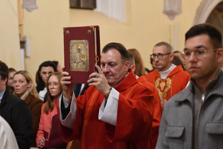 Sakrament bierzmowania i posługa akolitatu w Sulęcinie