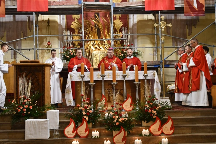 Sakrament bierzmowania i posługa akolitatu w Sulęcinie