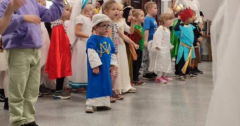 Bal świętych przedszkolaków