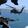 Black Hawk Australijskich Sił Obronnych nad portem w Sydney
