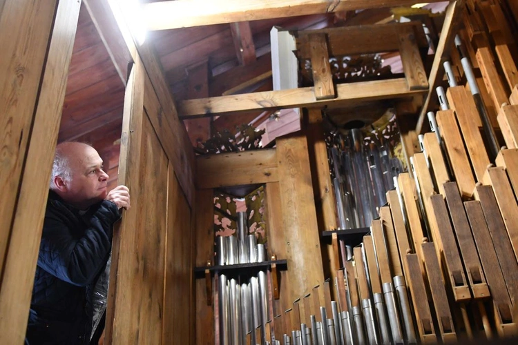 Prace konserwatorskie przy organach w Czerwieńsku zakończone