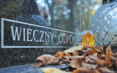 Rozmowa z grabarzem, który cieszy się życiem. O śmierci swobodnie, ale rzeczowo i z szacunkiem dla zmarłych