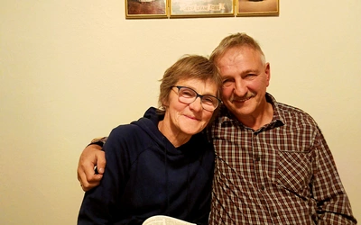 Do dziś małżonkowie wspólnie odmawiają Różaniec. Razem chodzą też codziennie na Eucharystię.